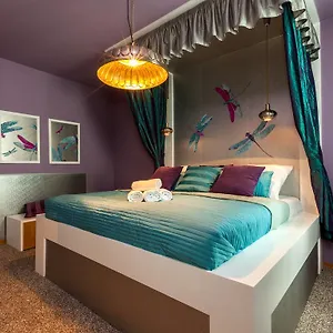 Lovely - Truhlářská Apartman