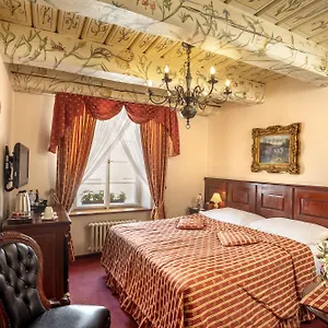 4* מלון U Zlateho Stromu By Bhg
