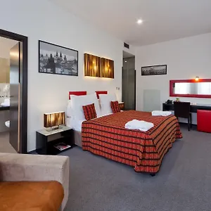 4* מלון Prague Inn